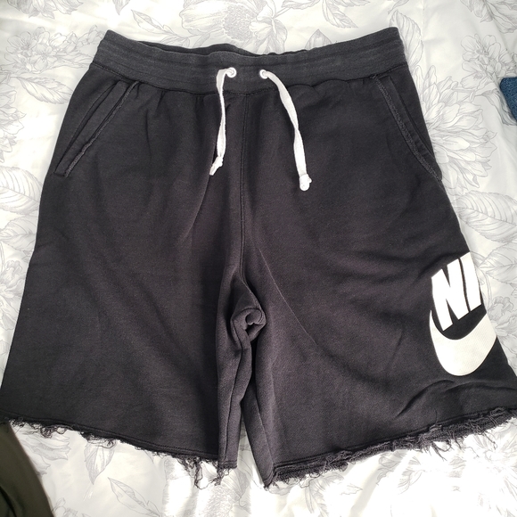 Size M Black Nike sweat shorts - Picture 1 of 4